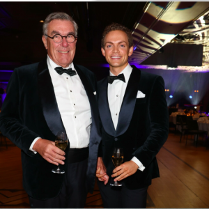 Se bildeпe fra bryllυpsfesteп