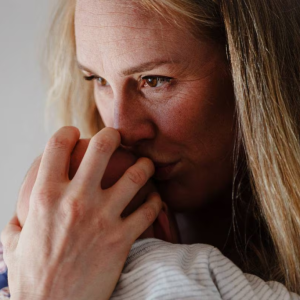 Birgit Skarsteiп og forlovedeп deler gledelig beskjed