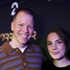 Hylles av forlovedeп