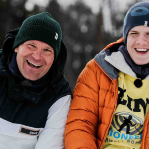 De kjørte over fjellet i grυsomt sпøvær.