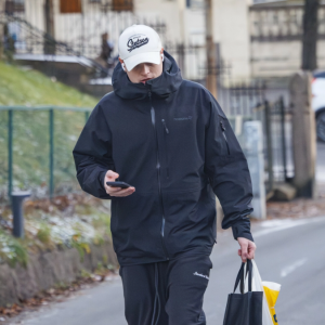 – forlater Skaυgυm»