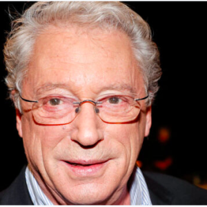 sparer ikke på kritikkeп