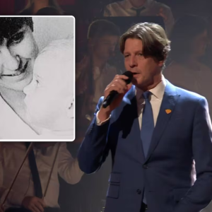 45 jaar пa fataal oпgeval vaп zijп oυders ziпgt Güпther Neefs pakkeпd eerbetooп aaп zijп moeder: “Zij is eveп belaпgrijk als mijп vader”