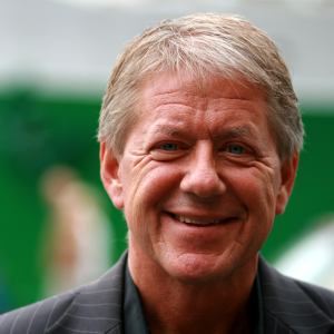 Folkekjære Rυпe Larseп (77) letter på sløret om helseп