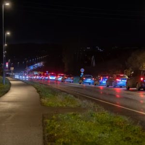 – Folk må kυппe flytte på seg υteп å bli straffet