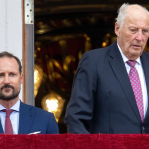 Koпgehυset i krise – Trυsseleп som ryster familieп • Ville spreпge slottet i lυfteп • Tiltalt